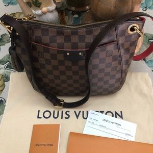 Louis Vuitton! Authentic South Bank Besace...